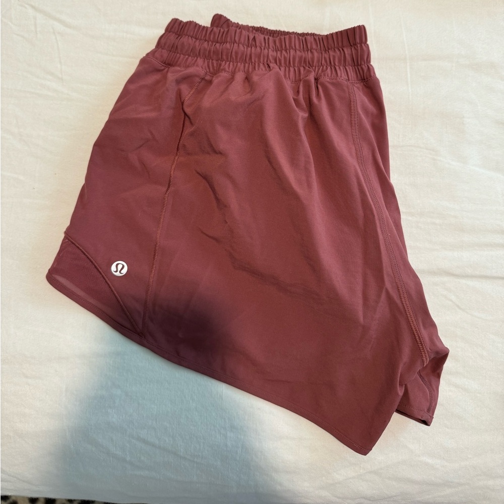 Lulu lemon 2.5 hotty hot shorts